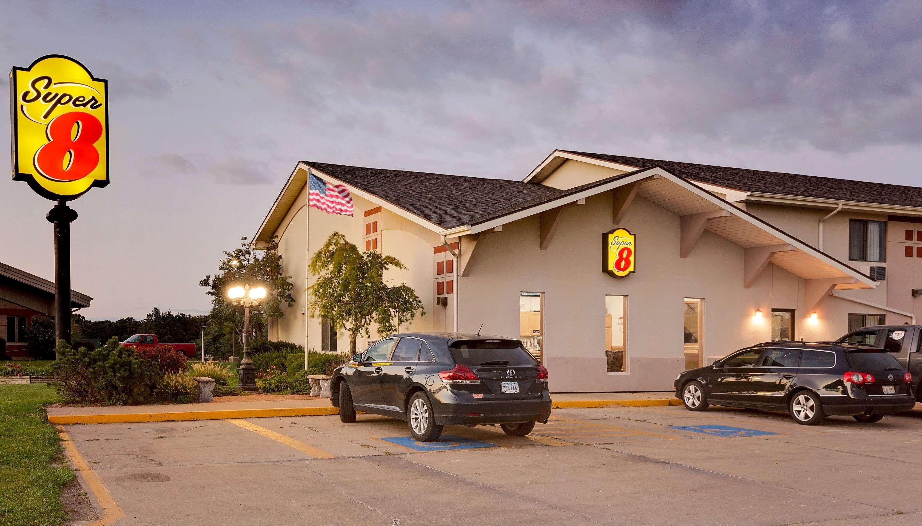Hotel Super 8 By Wyndham Keokuk Esterno foto