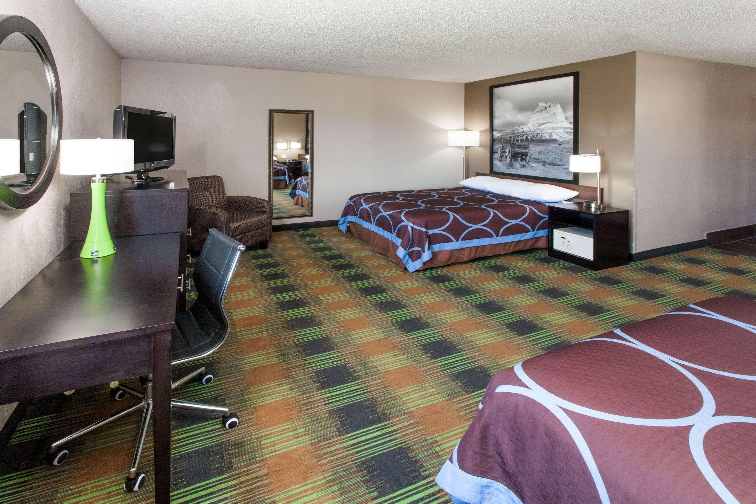 Hotel Super 8 By Wyndham Keokuk Esterno foto