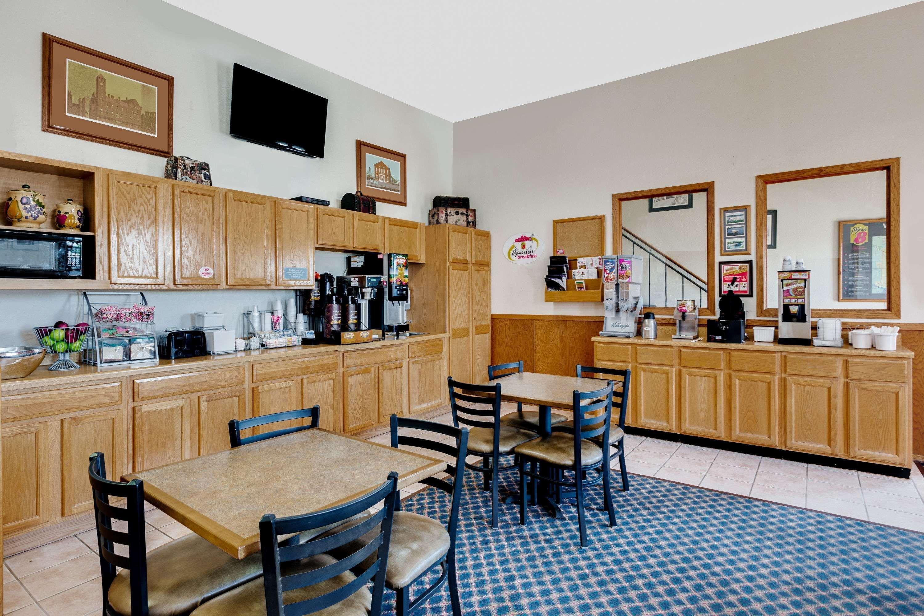Hotel Super 8 By Wyndham Keokuk Esterno foto