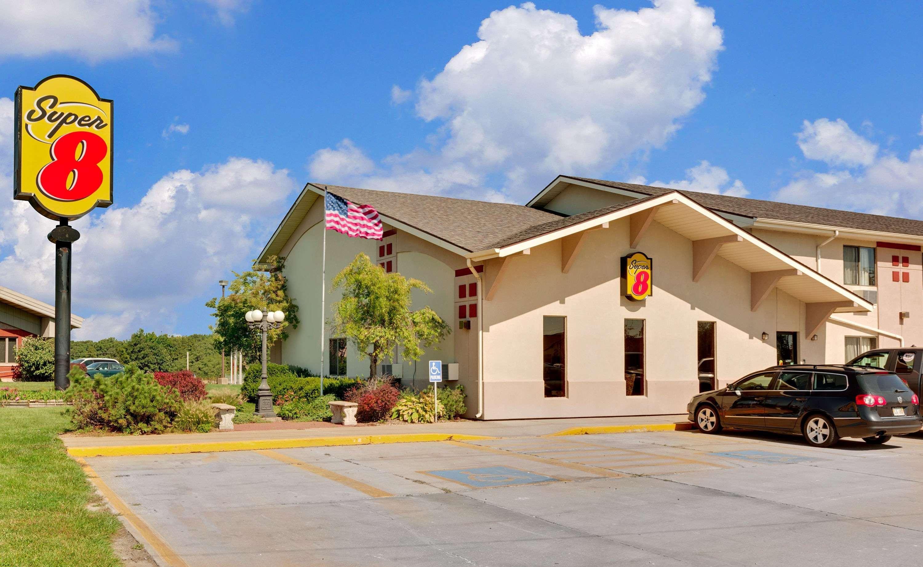 Hotel Super 8 By Wyndham Keokuk Esterno foto