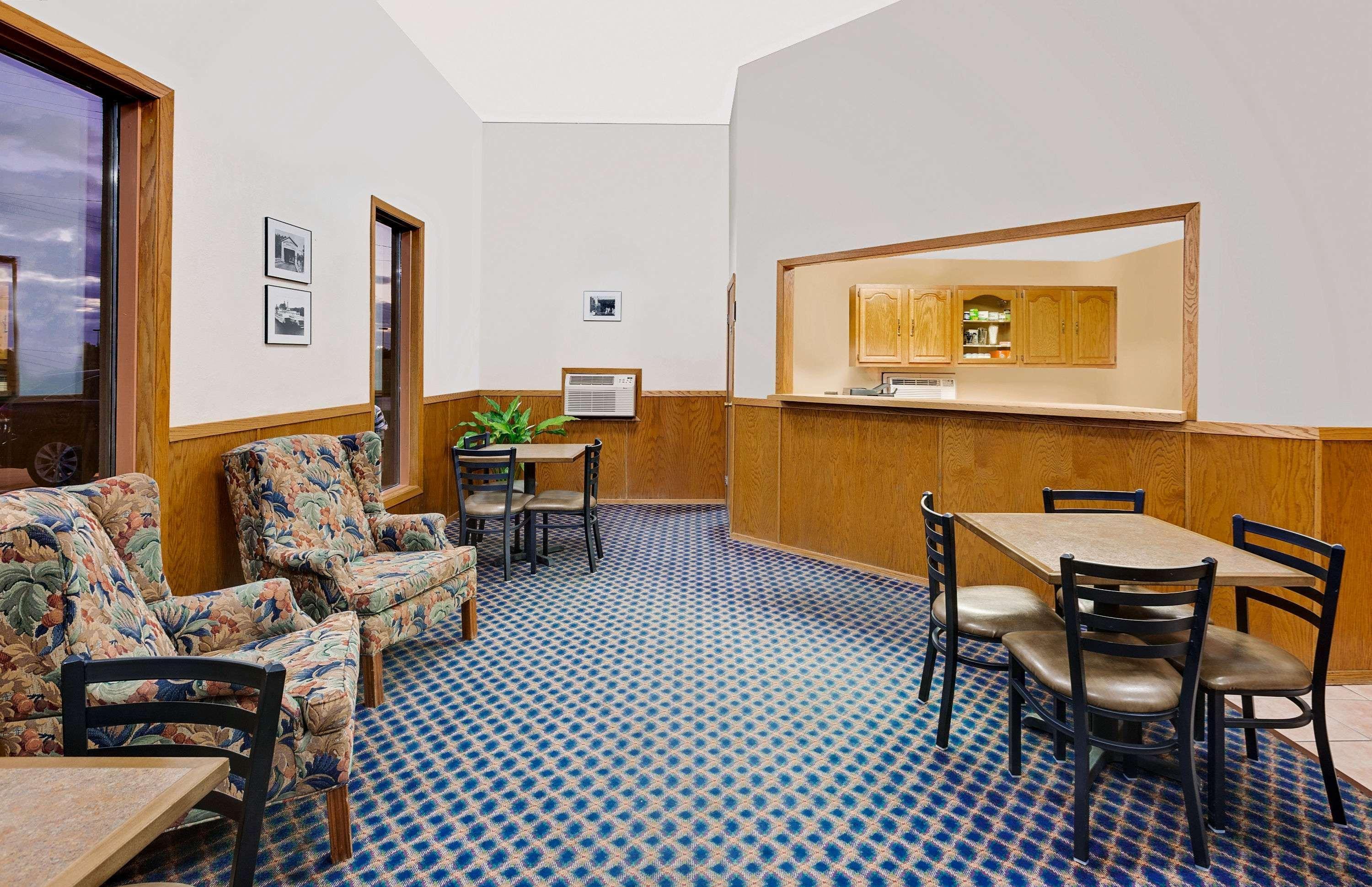 Hotel Super 8 By Wyndham Keokuk Esterno foto