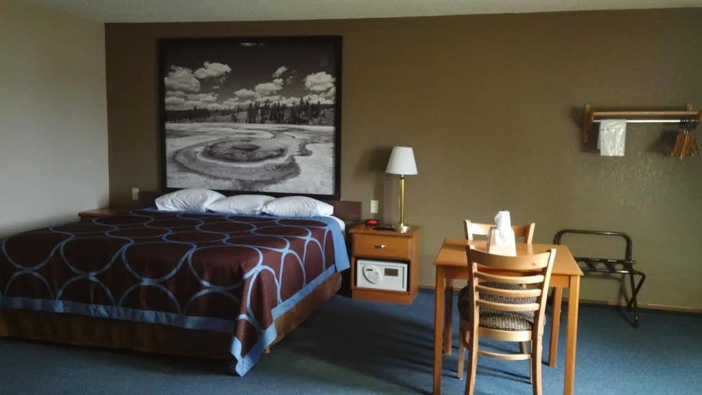 Hotel Super 8 By Wyndham Keokuk Esterno foto