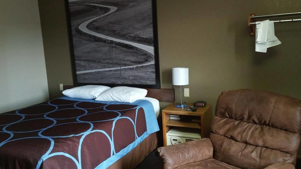Hotel Super 8 By Wyndham Keokuk Esterno foto