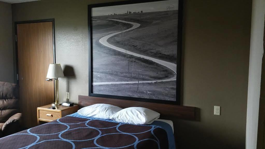 Hotel Super 8 By Wyndham Keokuk Esterno foto