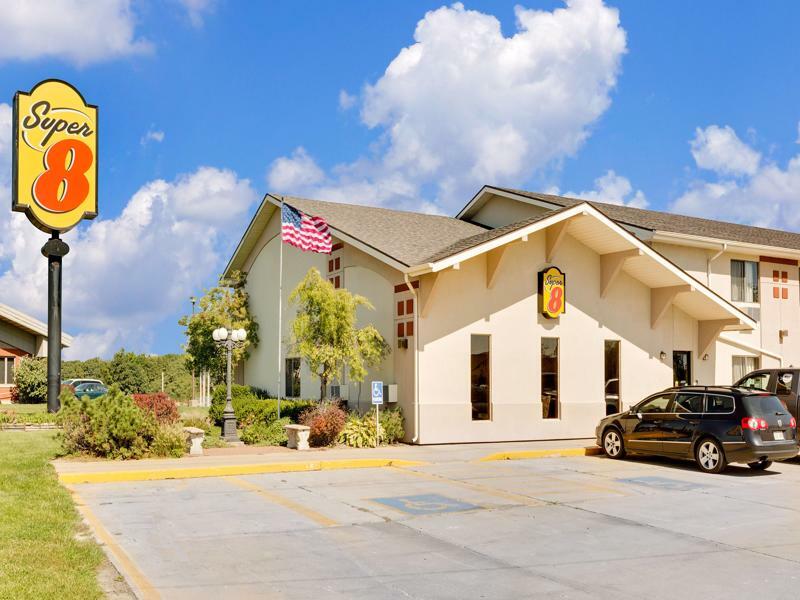 Hotel Super 8 By Wyndham Keokuk Esterno foto